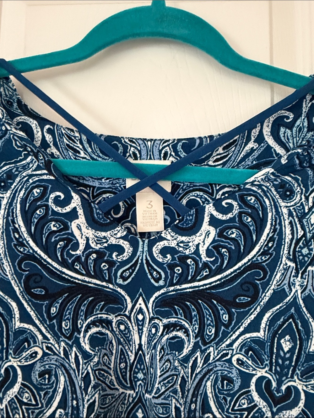 Chico's Blue Paisley Scoop-Neck 3/4 Sleeve Top, size 3 - Picture 2 of 6